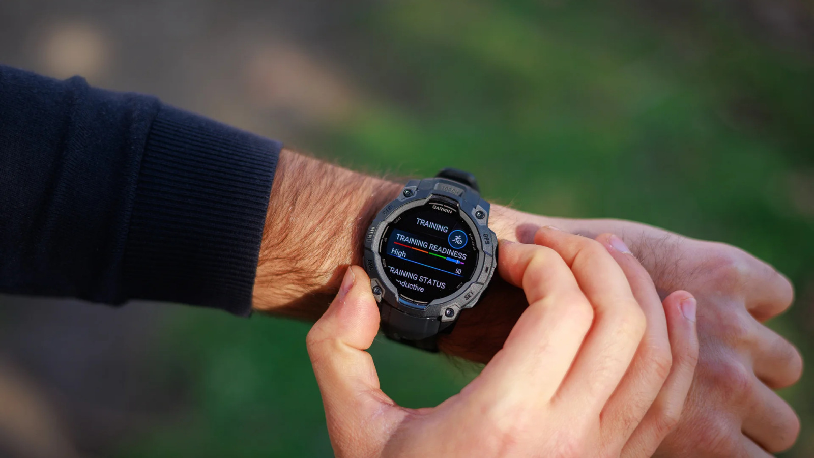 El reloj GPS Garmin Instinct 3 ofrece un gran valor con un descuento de $100