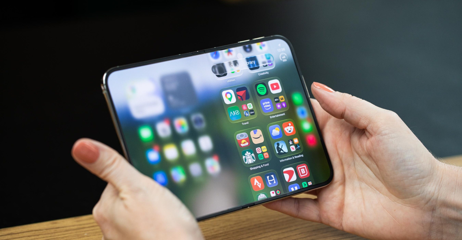 Matte Inner Display on iPhone Duo Enhances Visibility and Reading Comfort
