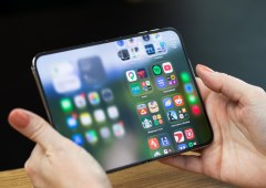 Matte Inner Display on iPhone Duo Enhances Visibility and Reading Comfort