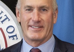 AT&T-CEO Hebt Größenvorteile gegenüber SpaceX-Satellitendienst hervor