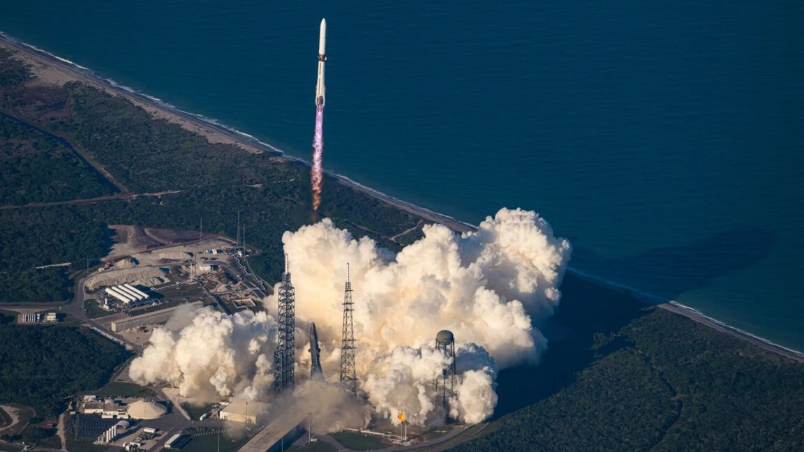 JAV Kosmoso Pajėgos siekia naujo kosmodromo iki 2030 m. siekiant padidinti paleidimo pajėgumus