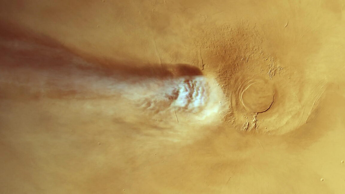 New Modeling Suggests Mars Hosts Unique Ice-Forming Cloud Physics