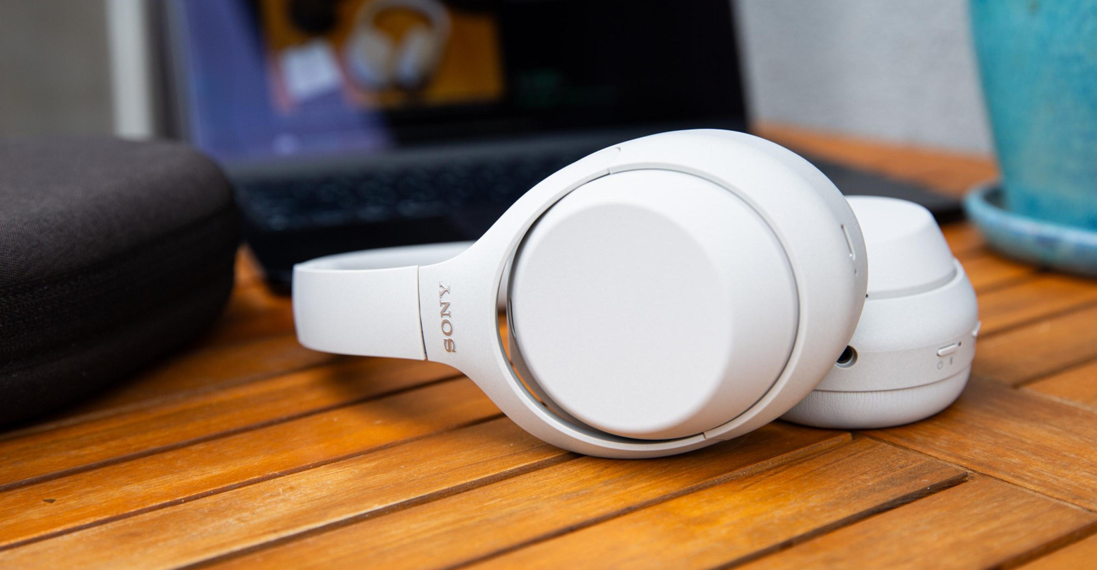 Sony Revives Beloved WH-1000XM4 Headphone Design with the New WH-1000XM4C