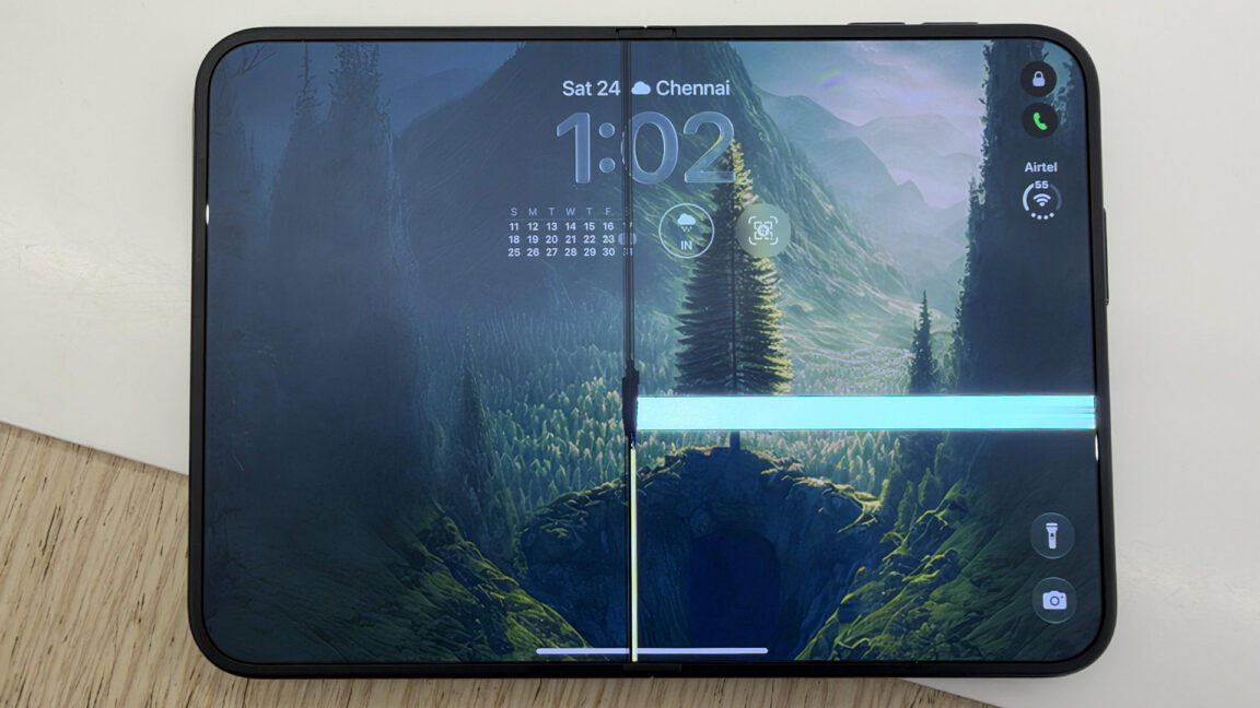 Early Failures Reported in iPhone Duo Foldable Screens Due to Hinge Design