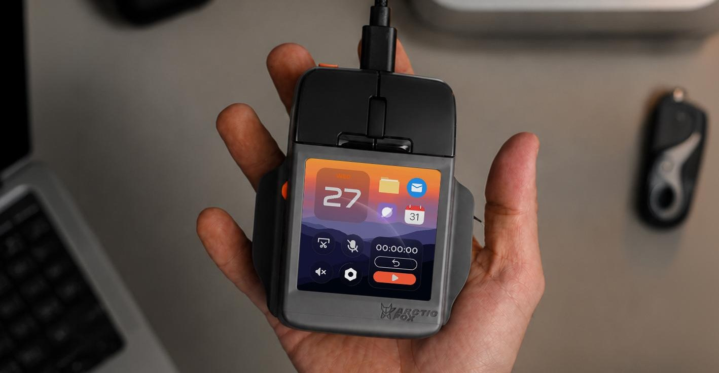 Super Mouse Combines Touchscreen Macropad and Mouse with App-Specific Controls