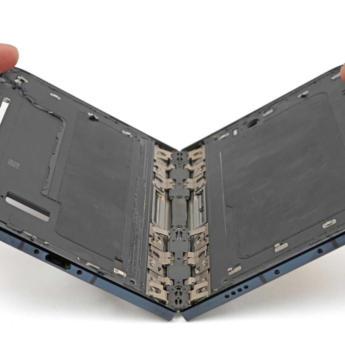 iPhone Duo Screen Damage Traced to Hinge Design Flaw