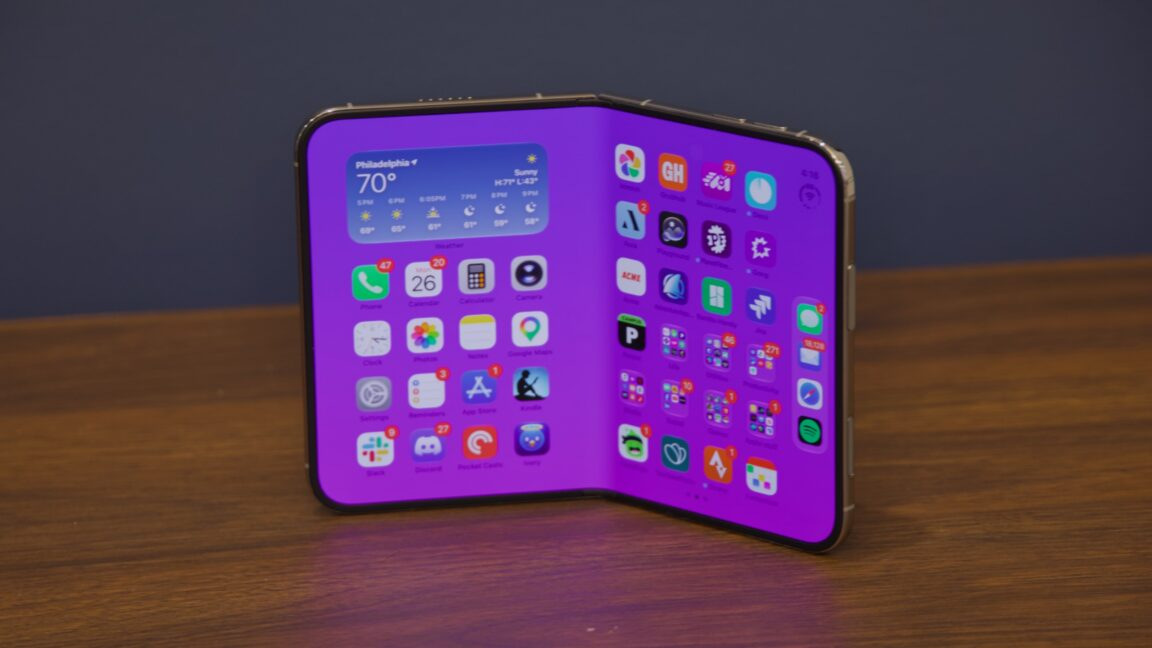 Apple Launches the $2,000 iPhone Duo: A Foldable iPhone with Two Screens and New Interaction Modes