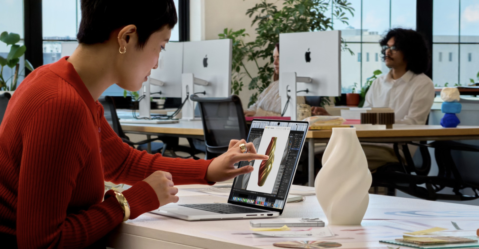 Apple presenta soporte táctil en el nuevo MacBook Pro con mejoras selectas en macOS